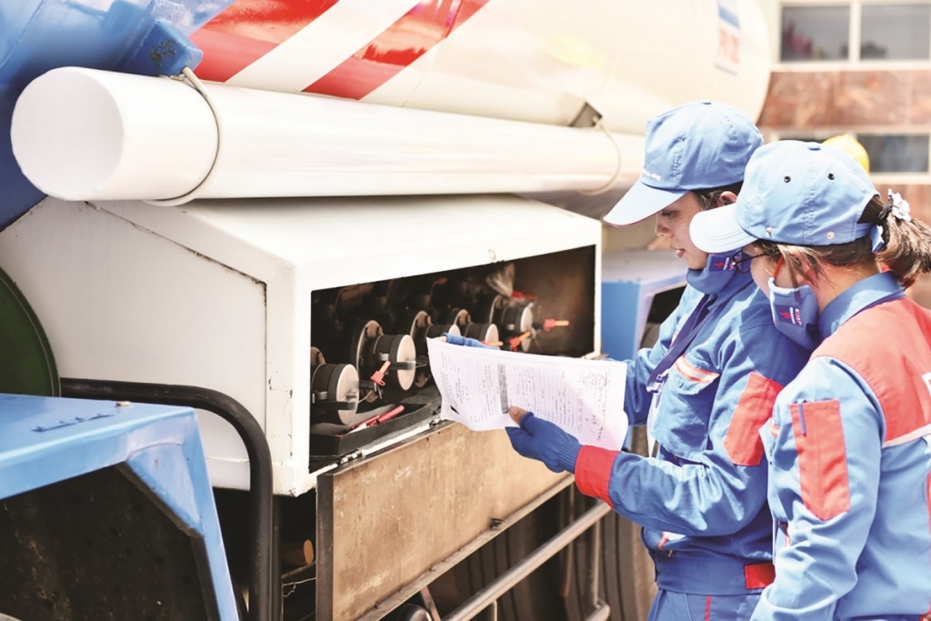 Thủ tục hải quan đối với xăng dầu, hóa chất, khí quá cảnh