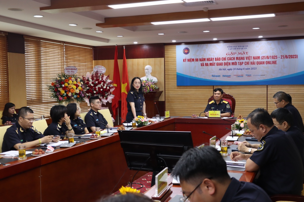 Tổng Biên tập Tạp chí Hải quan Vũ Thị Ánh Hồng giới thiệu giao diện mới Tạp chí điện tử Hải quan Online